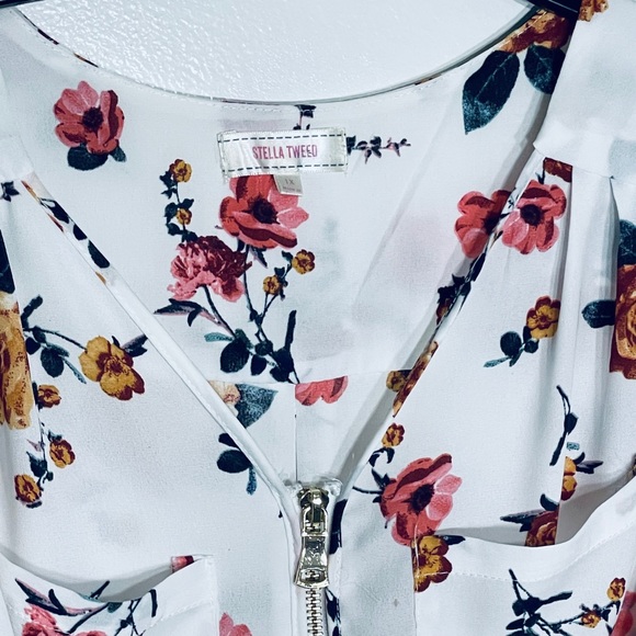 Women’s Stella Tweed Flower Top - Picture 2 of 4